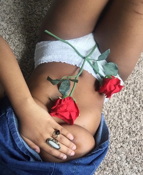 littleshayrose:Pull ups and roses look so good together