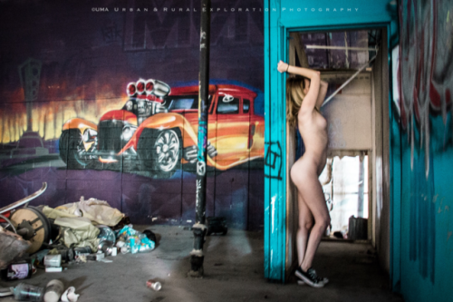 undress-me-anywhere:  An empty Picasso’s paint and body shop, Fort Worth, Tx