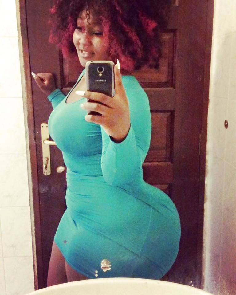 leemore-23:  footlong773:  Pounds of ass😲😲😲, Damn!!!!  That’s real