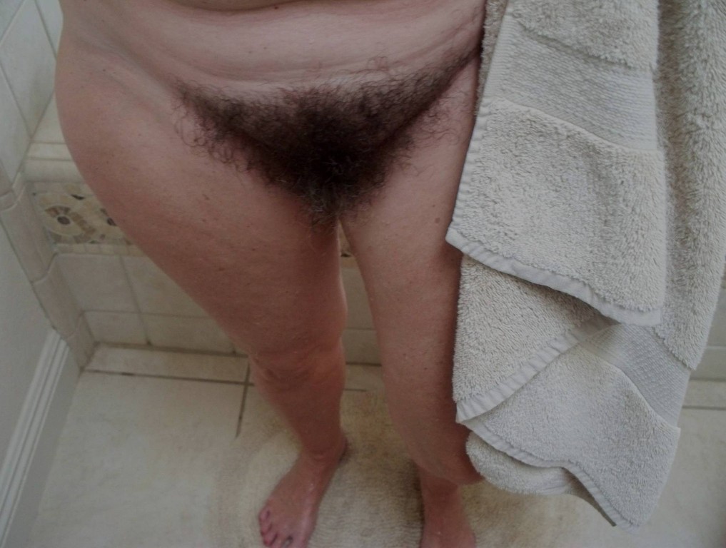 lovesithairy:  clean bush for you 