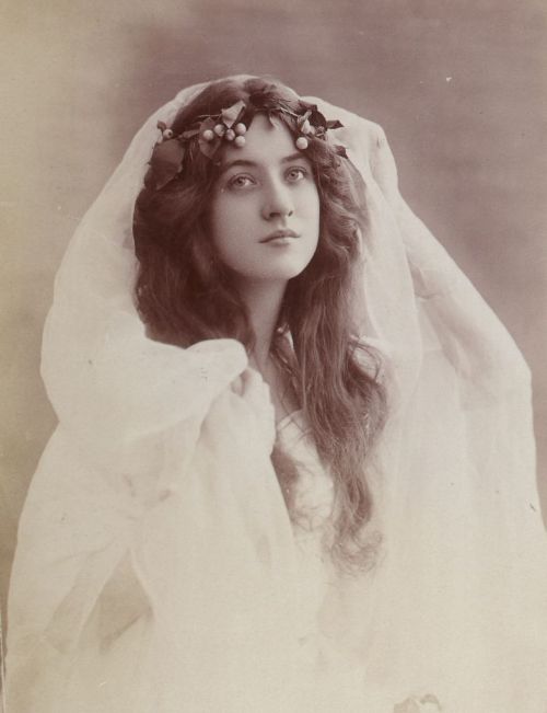 antique-royals:Maud Fealy