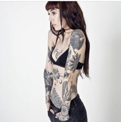love-boys-with-tattooos:  Hannah Sykes 😍😍😍