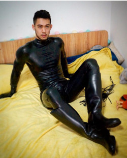 spandexlatexlover:  Hot guys in fetish wear