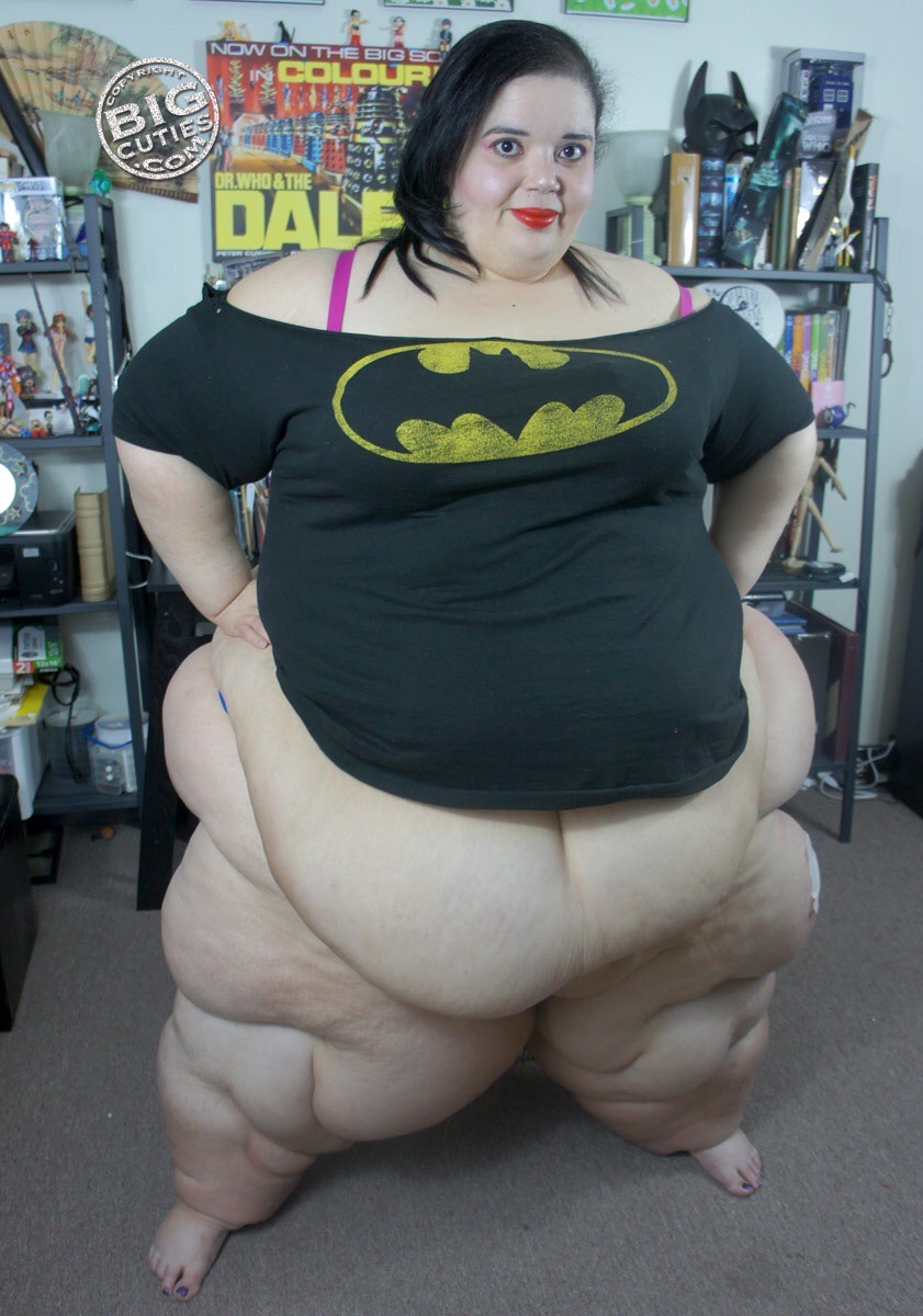 ssbbwchicklover:  ssbbw-bbw-fatwomen:  Bigcutie Echo is Batman’s BIGGEST fan  And