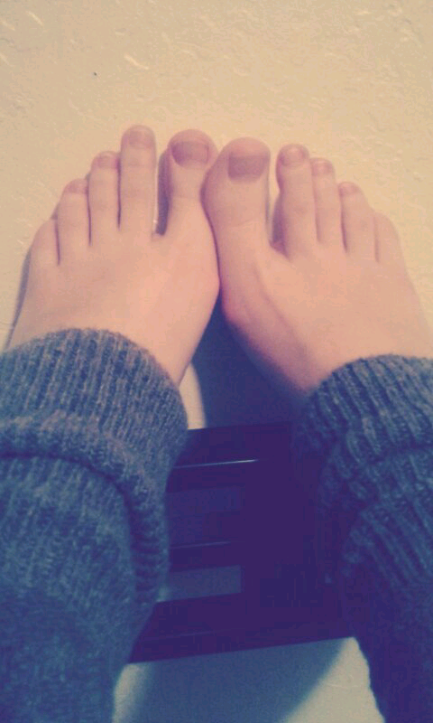 kitdreams:  For any of my foot fetish followers out there! My toesies