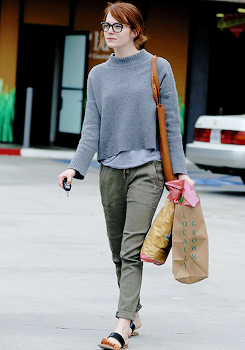 emstonesdaily: Emma Stone with her brother Spencer ran out for groceries in Malibu, California (March 11, 2015)