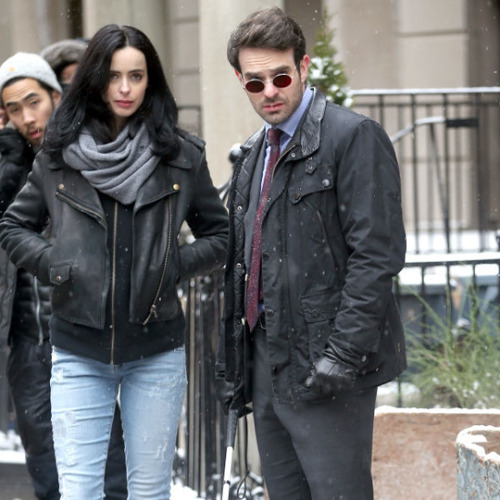 netflixdefenders:Krysten Ritter and Charlie Cox filming The Defenders on February 3, 2017/ NYC