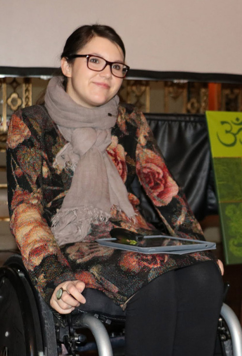 Tina German/Austrian quadriplegic artist