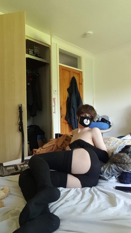 Sex femboybuddy: donthavetosellmysoul:  less pictures