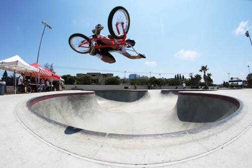 snakebitebmx: Head over to the site to check out some photos Dean Dickinson shot at the Wall to Wall