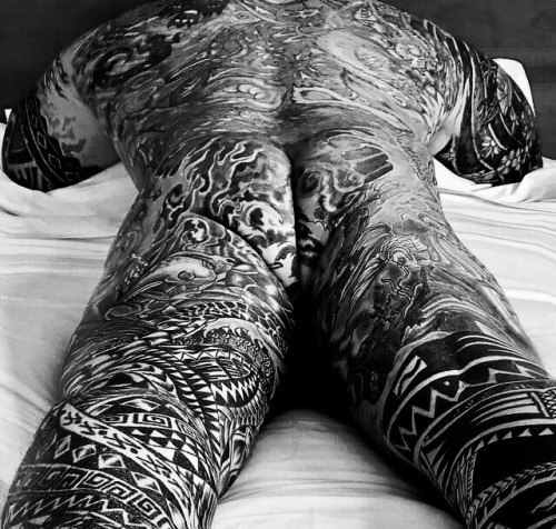 thinkedjink:  Full back tattoo  See me on http://thinkedjink.tumblr.com and feel free to reblog 💦💦💦  Amazing view - makes me dream and want!  WOOF