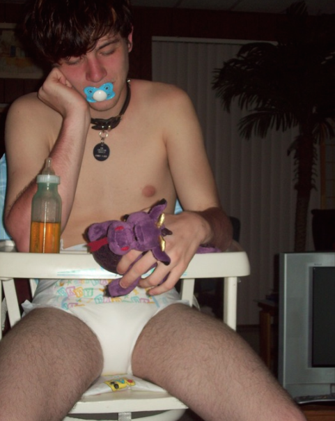 lilbabybren - coolbabysitter24 - Highchaired boys - Because every...