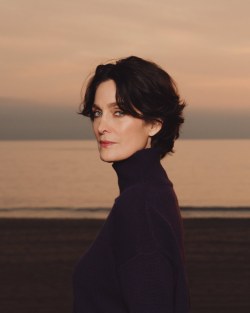 Porn Pics agelesswomen:Carrie-Anne Moss photographed