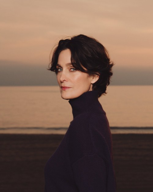 Sex agelesswomen:Carrie-Anne Moss photographed pictures