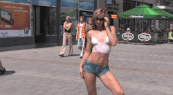 walkingandswinging:  Just watch the young dude slow down for a better look…!
