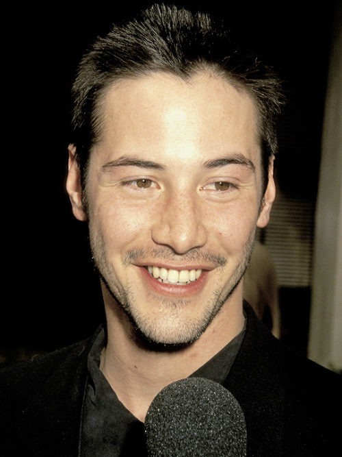 keanureeveslove:keanu in 7th Annual IFP West Independent Spirit Awards 1992