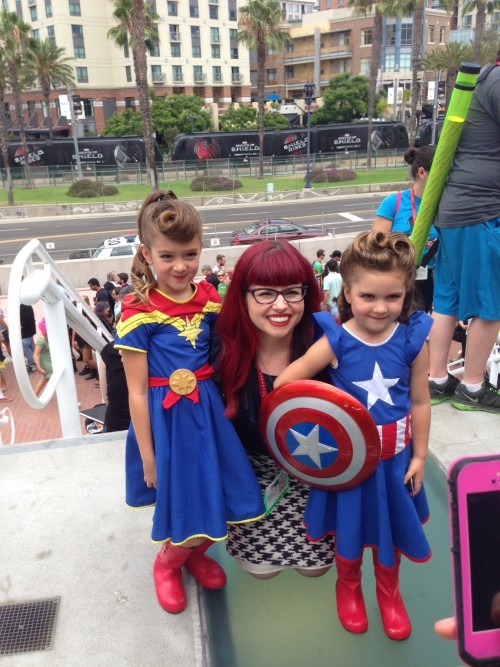 Meeting the “SO amazing” kellysue at the carolcorps meet up at SDCC!! So many great peop