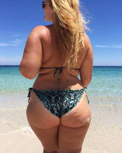 tallulah-moon:  No one else’s opinion of my body is my concern. I am only concerned with my opinion of it 💪💪 #tbt . . . 📷@juniper_scout  . #loveyourself #bigandblunt #effyourbeautystandards #beachbum #mermaidlife