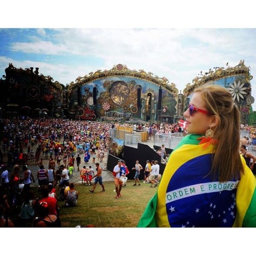 Follow instamorrow on instagram ift.tt/219hZm1 o maior site de fotos da tomorrowland #tomorro