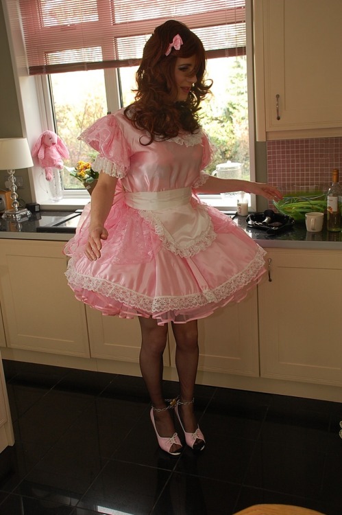Cute crossdressing sissy-maid - pink frilly dress envy!