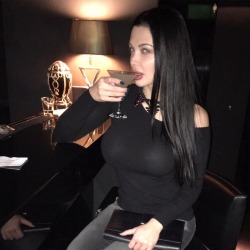 therealalettaoceanxxx:  Drinking my chilli margarita and thinking about how my life is perfect like this and I if I could change anything from my past I wouldn’t change a thing! 💋🍸 Kisses from your Aletta 💋