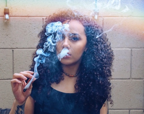 Reblog if you love a stoner chick Shot by: nessbreezy IG/model: @abbydoja