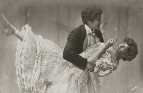 mizenscen-blog:Gabrielle Ray &amp; Dorothy Craske in Lady Madcap, 1905.(via Summertime76)