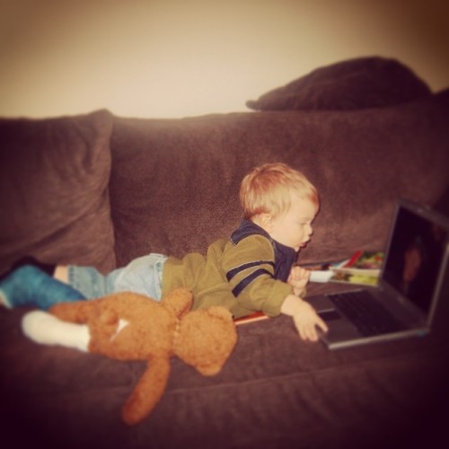 #TBT Keeping him busy, watching the family photos. Teddy and Theo 2003
#brokenleg #inthistogether #kidsandteddies
