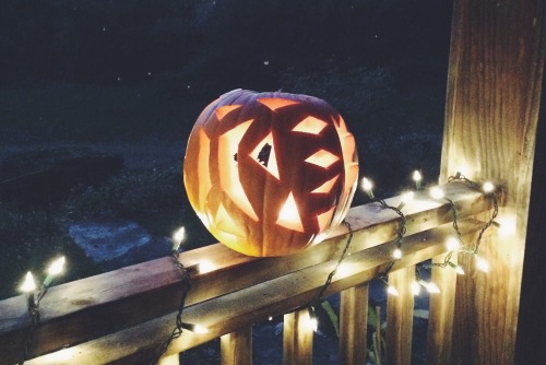 smokesignalsbaking:  First pumpkin carving of 2015!