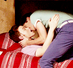 anderhummel-blog:Blaine + holding Kurt’s face when they kiss