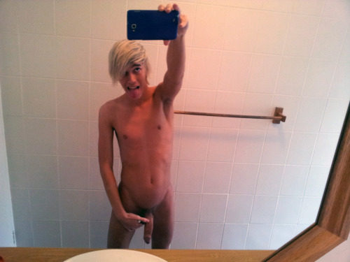 ...AND YET ANOTHER UNNECESSARY GAY NUDITY BLOG