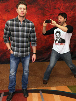 cuddlebearcas:  supernaturalapocalypse:I like the trend of the spn cast having shirts