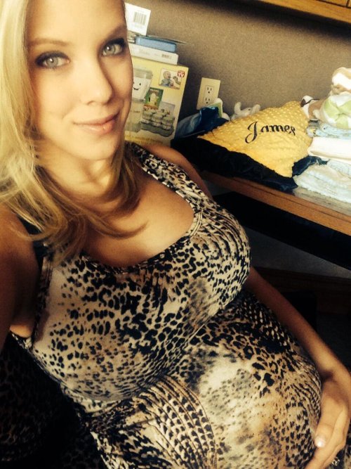 pregnantprayer: obgyn-ville: belliusmaximus: Porn Star Bibi Jones looking hot as hell with her pregn