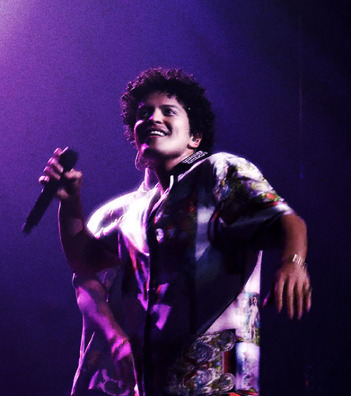 Bruno Mars in 24K Magic Live at The Apollo, Directed by Chris Rowe (2017)