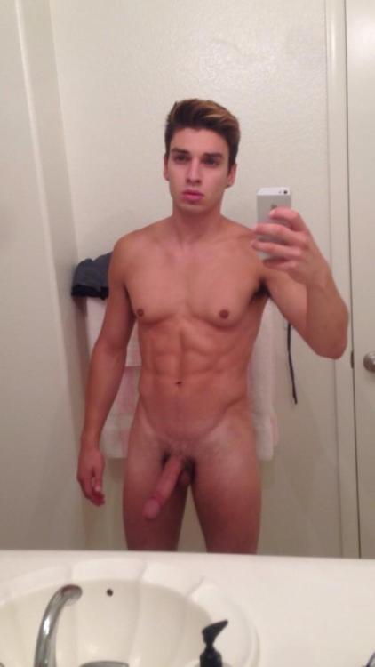 xesyxesyyoung:  angelito-us:  carl3336:  Hora de venirse !!  Mijito ricooo  http://alexanderjya.tumblr.com  