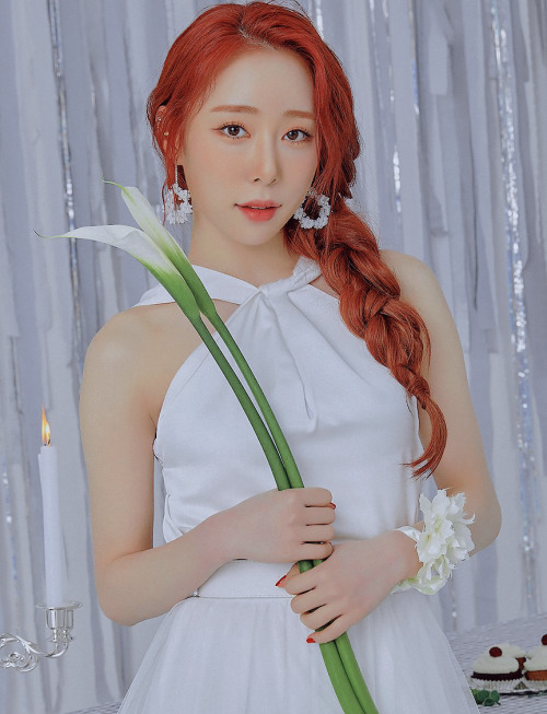 wjsns: yeonjung universe photoshoot: light silver