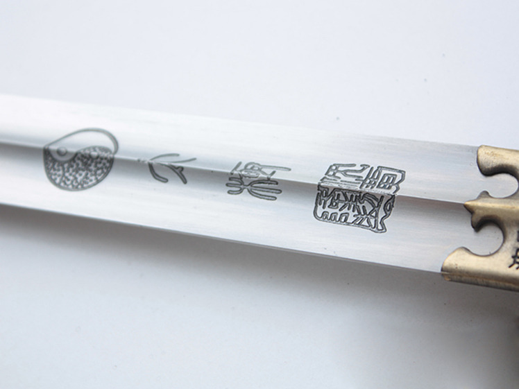 chinesesword:  Chinese Sword Chinese Zodiac Patternhttp://www.icnbuys.com/chinese-tai-chi-chinese-zodiac.htmlFollow