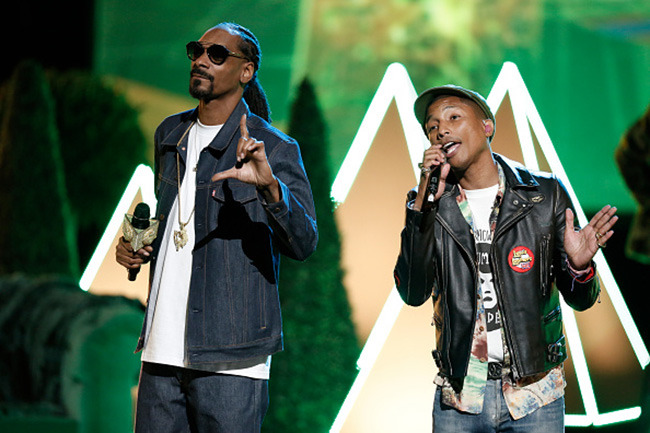 Snoop Dogg and Pharrell: “California Roll” – The Voice 2015