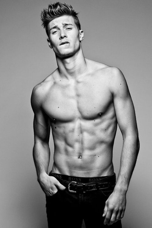hunkopedia:  Follow Hunk’o’pedia for more hot guys!