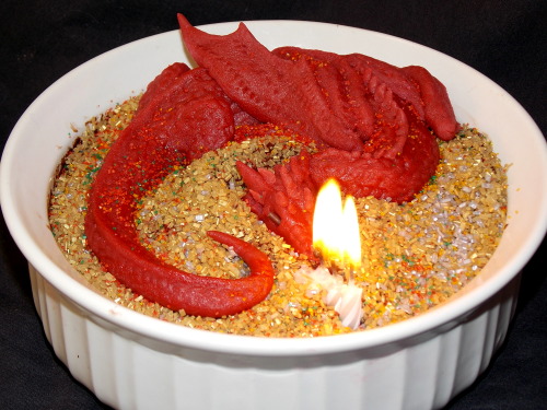 XXX caracalfeathers:  Marzipan Smaug atop a treasure photo