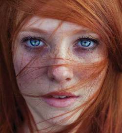 (more girls like this on http://ift.tt/2mVKSF3) Blue eyes and freckles