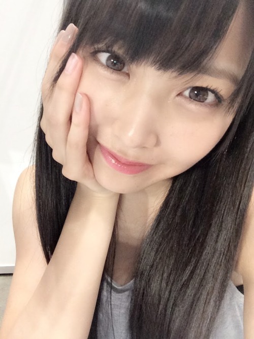 acehikari4:  [G+] Shiroma Miru2014.08.09  7.12amおはようかい(°_°)Ohayoukai. (°_°)ツインるんにしてみたけど、、、I tried having a twintail but…うーーんん。。(´･_･`)。。Errmmm 。。(´･_･`)。。髪の毛さん、、迷いちゅーー？？？Maybe