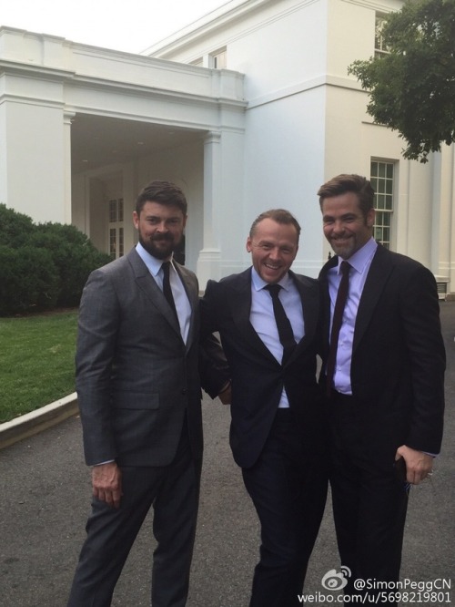 mayonakatenshi: startrek-beyond: Simon Pegg, Chris pine and karl urban outside the white house durin