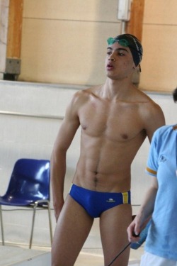 swim-fever:  http://swim-fever.tumblr.com/ 