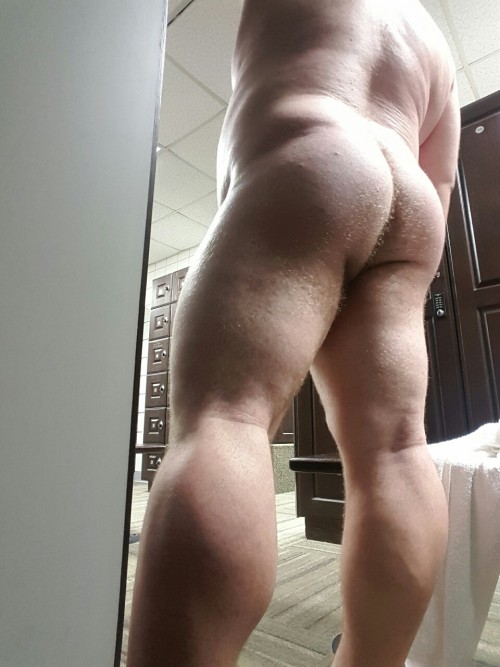 sirssoutherncomfort: had a good workout. It was back and biceps, but you have to do a locker room bo