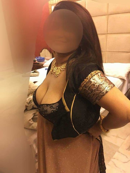 Porn Indian slut wife photos