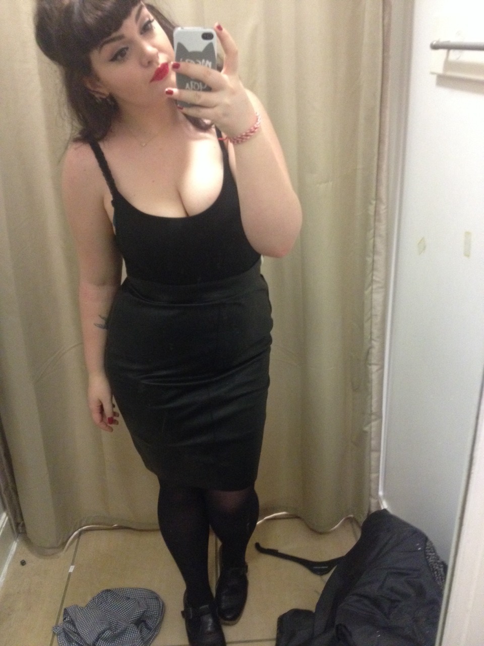 retroramblings:  I tried on a leather pencil skirt and it would have been perfect