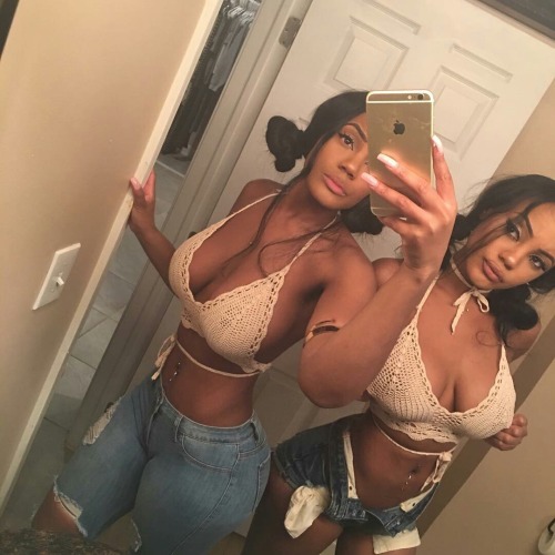 kingcosmo3:  Kelly Twins