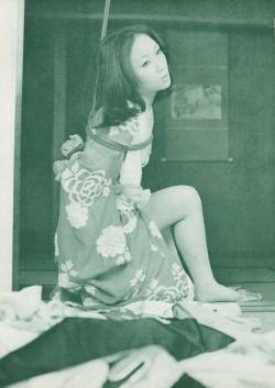 sowhatifiliveinjapan:緊縛フォト選集 - 薔薇聖女 (1971)