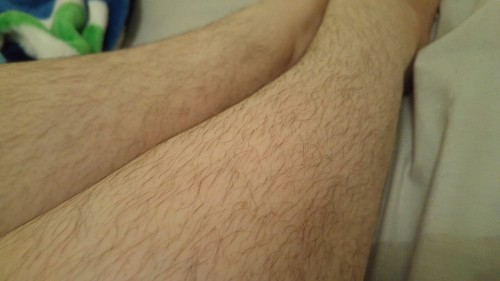 veryhairylegs: Im genderfluid, and I never really feel the need to shave. All of the people around m